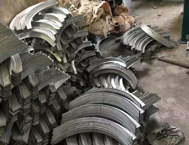 帶式劈半鋸技術(shù)特點 帶式劈半鋸技術(shù)特點